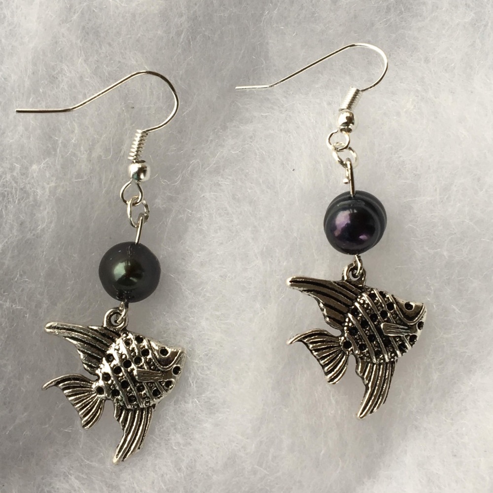Black Pearl Angelfish Dangle Earrings - Picture 2 of 8